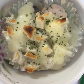 お弁当に☆クリームシチューでパン入りグラタン☆